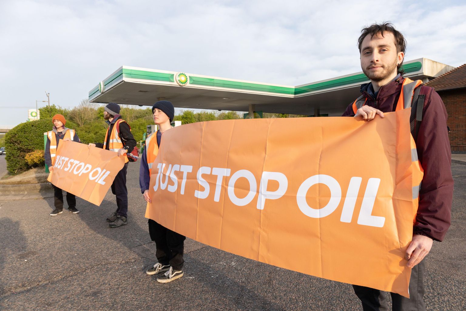 multiple-arrests-made-after-protesters-block-service-station-on-m25-in